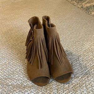 Women’s Carlos Santana wedges